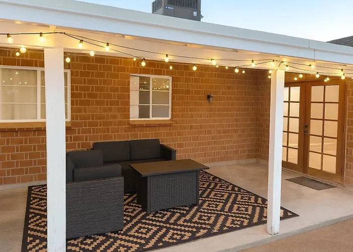 Oldtown, Splash Pad & Park, Camelback Mountain Trails, Desert Chic Retreat Ferienhaus Scottsdale