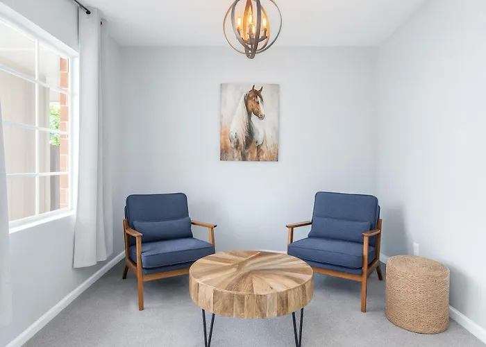 Oldtown, Splash Pad & Park, Camelback Mountain Trails, Desert Chic Retreat Ferienhaus Scottsdale